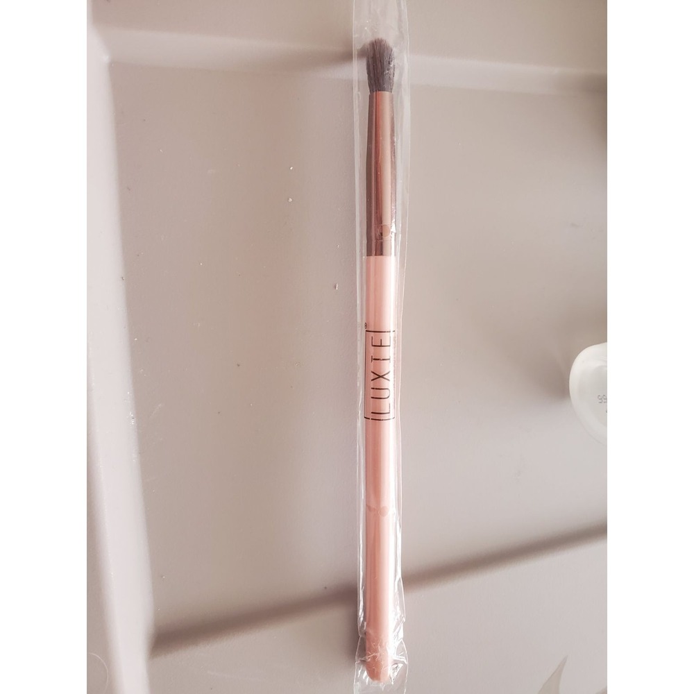 Luxie precision blending brush 243